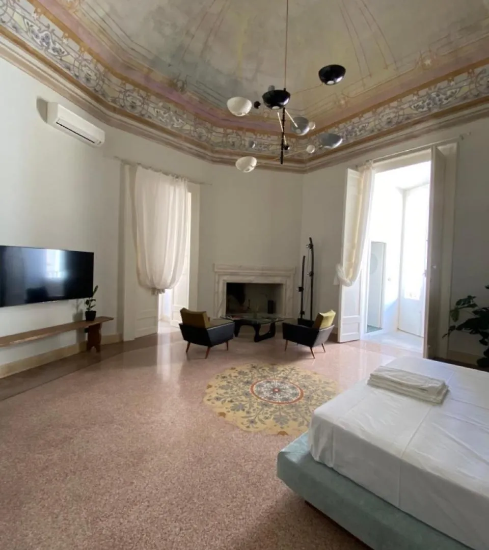 Roiss Haus Suites Λέτσε